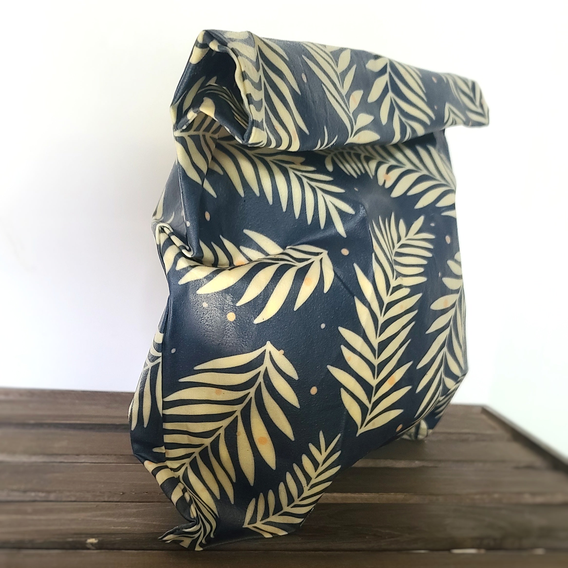 Beeswax Bread Bag - Leaves on Navy
